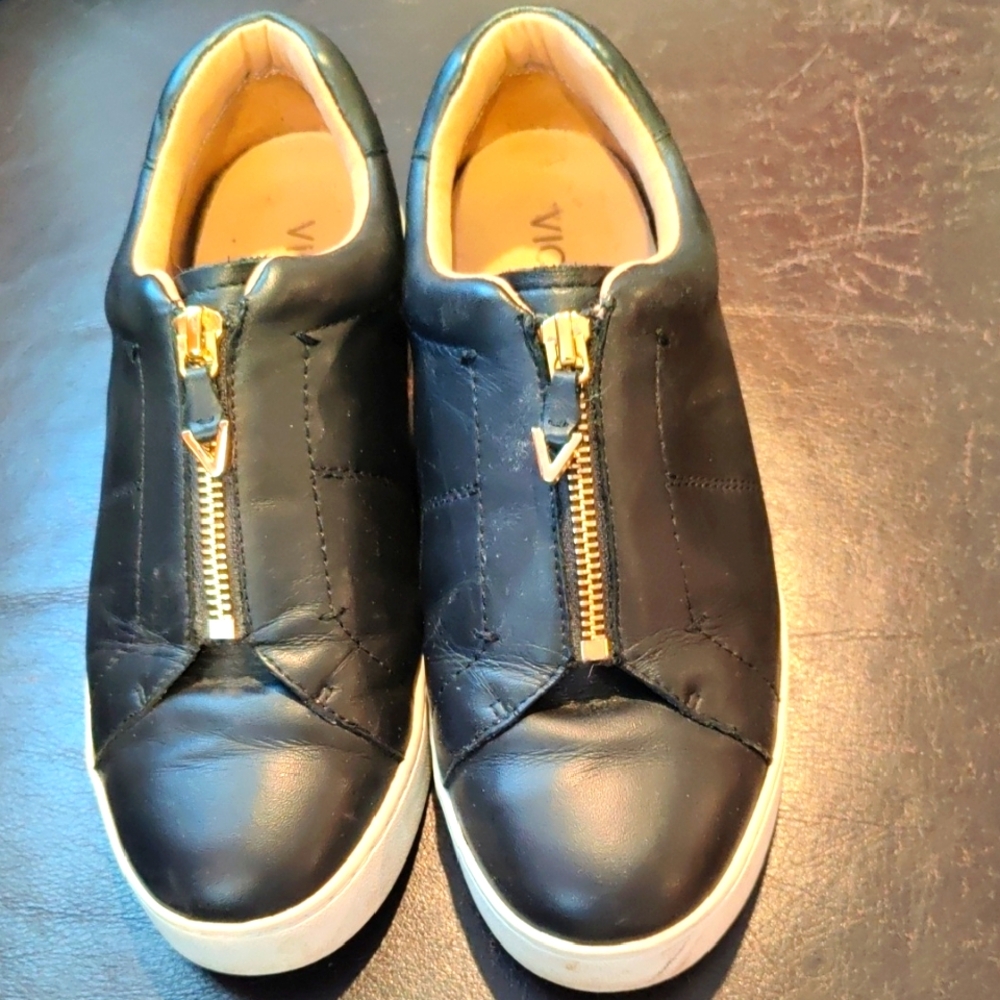 Vionic Black Leather Sneakers with gold Zippers Design Womens 8